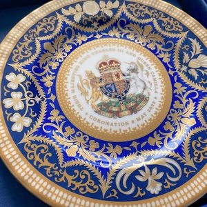 22 CARET GOLD FINISHED CORONATION PLATE MADE IN ENGLAND
